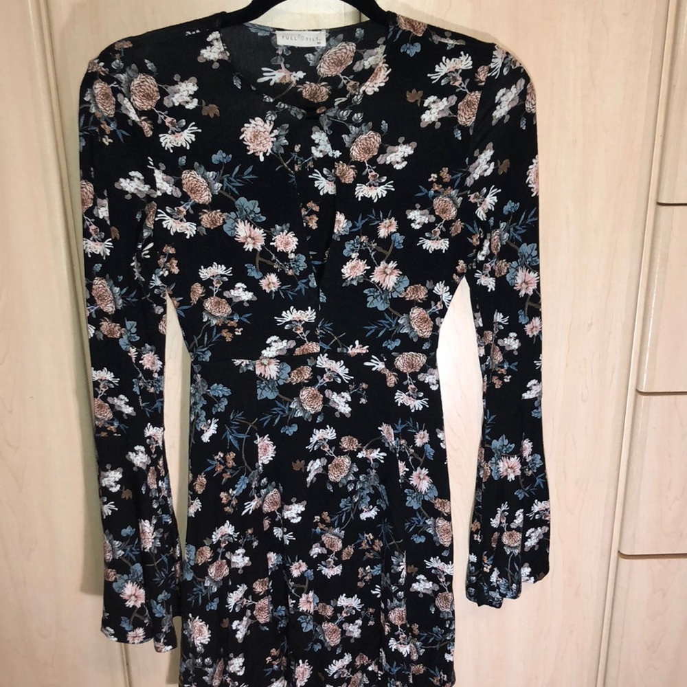 Full Tilt Floral Keyhole Dress